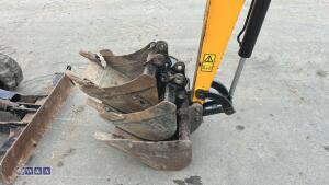 2021 jcb 15 c ( cabbed ) c/w 3 buckets - 7