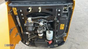 2021 jcb 15 c ( cabbed ) c/w 3 buckets - 17