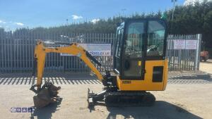 2021 jcb 15c ( cabbed ) c/w 3 buckets - 2