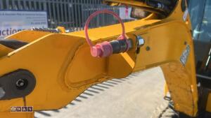 2021 jcb 15c ( cabbed ) c/w 3 buckets - 10