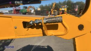 2021 jcb 15c ( cabbed ) c/w 3 buckets - 15