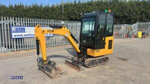 2021 jcb 15c ( cabbed ) c/w 3 buckets - 2