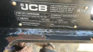 2021 jcb 15c ( cabbed ) c/w 3 buckets - 25