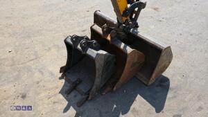 2021 jcb 15c ( cabbed ) c/w 3 buckets - 18