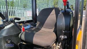 2021 jcb 15c ( cabbed ) c/w 3 buckets - 26