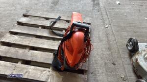 FLYMO 240v garden vacuum - 2