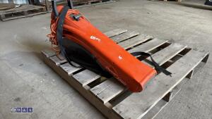 FLYMO 240v garden vacuum - 4