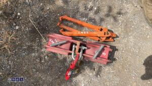 Lifting hook & pegs - 2