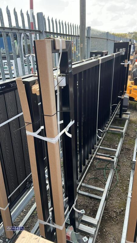 XPF13S 240v, 550w, electric sliding gate c/w controls (vertical bars, black)
