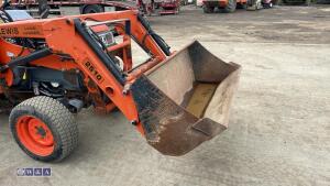 KUBOTA STa-30 4wd hydrostatic compact tractor c/w front loader & backhoe - 8