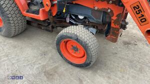 KUBOTA STa-30 4wd hydrostatic compact tractor c/w front loader & backhoe - 9