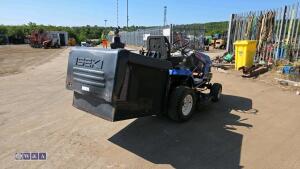 2011 ISEKI SXG19 4ft cut diesel ride on mower c/w hydraulic tip collector (s/n 102130) - 5