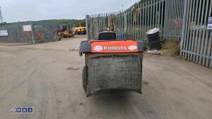 2010 KUBOTA G23 diesel hydrostatic ride on mower c/w collector (s/n 11723) - 4