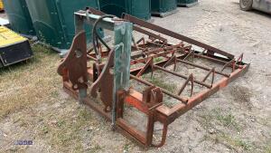 BROWNS flat eight bale grab c/w quick hitch brackets - 3