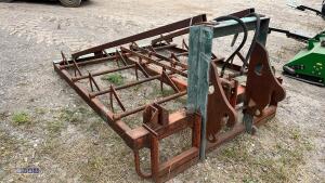 BROWNS flat eight bale grab c/w quick hitch brackets - 4