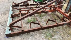 BROWNS flat eight bale grab c/w quick hitch brackets - 7