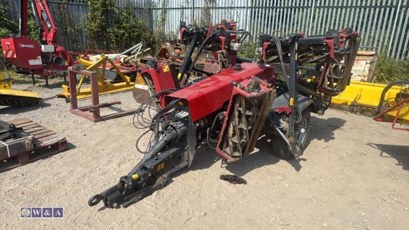 2018 TORO TM7490 7-gang trailed cylinder mower (s/n 402793230)