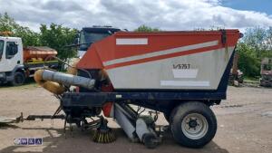 TRILO SG400 trailed vacuum sweeper - 2