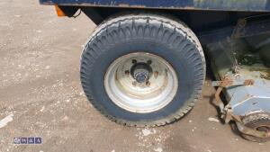 TRILO SG400 trailed vacuum sweeper - 9