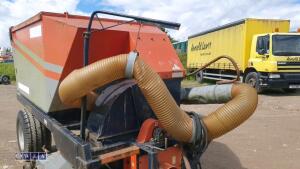 TRILO SG400 trailed vacuum sweeper - 13