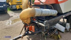 TRILO SG400 trailed vacuum sweeper - 15