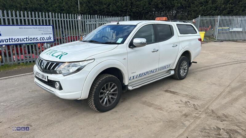 2017 MITSUBISHI L200 TITAN DI-D 6-speed manual 4wd double cab pick-up with rear privacy glass (AF67 URA)(V5 in office)