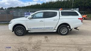 2017 MITSUBISHI L200 TITAN DI-D 6-speed manual 4wd double cab pick-up with rear privacy glass (AF67 URA)(V5 in office) - 2