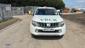 2017 MITSUBISHI L200 TITAN DI-D 6-speed manual 4wd double cab pick-up with rear privacy glass (AF67 URA)(V5 in office) - 7