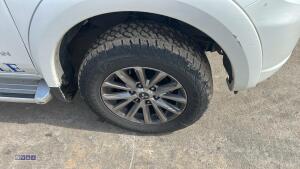 2017 MITSUBISHI L200 TITAN DI-D 6-speed manual 4wd double cab pick-up with rear privacy glass (AF67 URA)(V5 in office) - 8