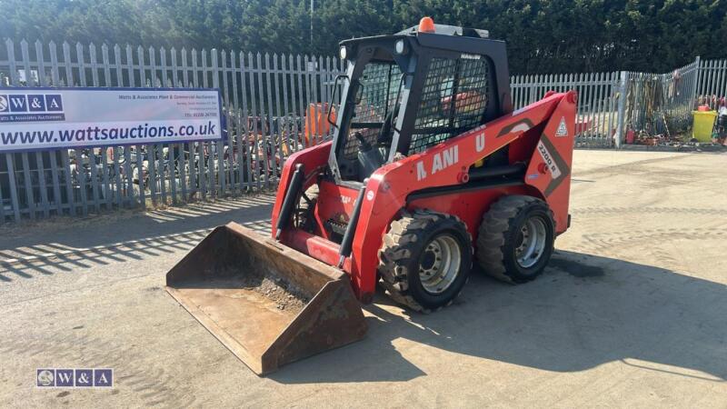 2020 MANITOU 2200R skidsteer (s/n RKOE205539) with bucket