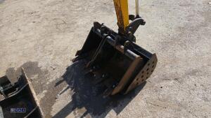 2022 JCB 8008 rubber tracked excavator (s/n 3090669) c/w 3 x buckets, blade, piped, expanding tracks & ROPS - 16