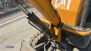 2018 LX08.9B rubber tracked excavator (s/n 1810262) with 4 buckets, blade & Q/hitch - 11