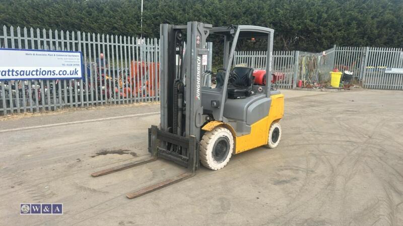 2016 JUNGHEINRICH TFG425 gas forklift (9960)(s/n FN522879) with triple mast & side-shift