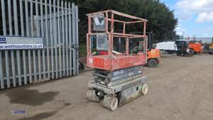 2013 SKYJACK SJ111 3219 battery driven scissor lift (s/n 22047427)