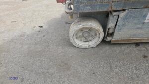 2013 SKYJACK SJ111 3219 battery driven scissor lift (s/n 22047427) - 11