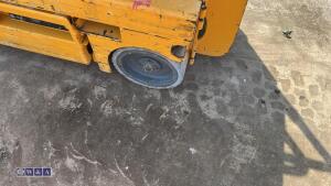 2014 HAULOTTE OPTIMUM 8 battery driven scissor lift (s/n CE803919) - 11
