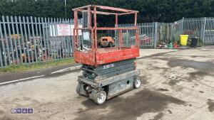 2011 SKYJACK SJ111 3219 battery driven scissor lift (s/n 22026493)
