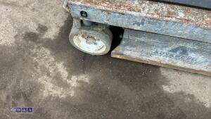 2011 SKYJACK SJ111 3219 battery driven scissor lift (s/n 22026493) - 9