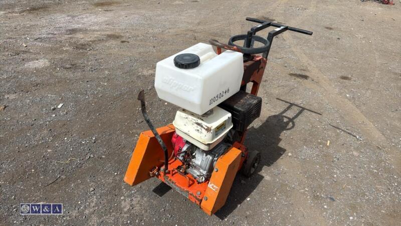 CLIPPER C99 petrol floor saw c/w dust suppression bottle