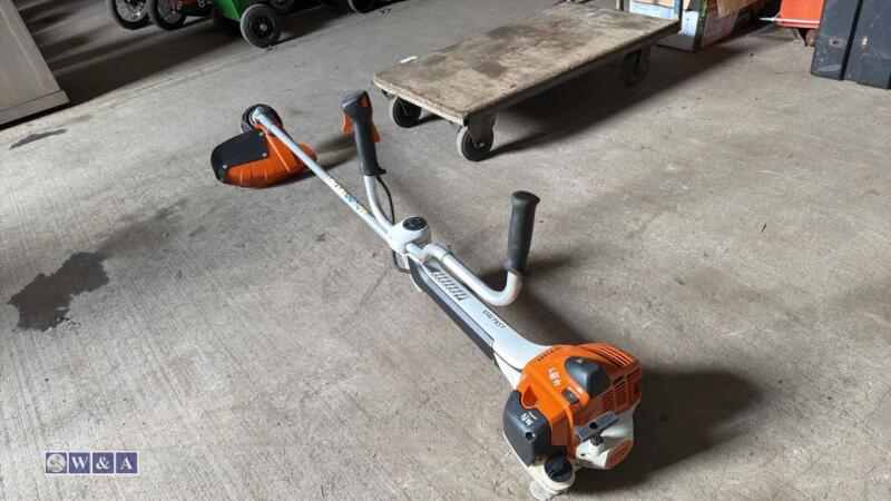 STIHL FS410 petrol strimmer (8381Y857)