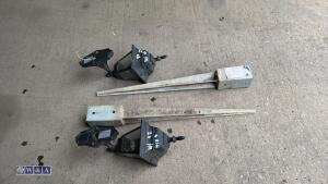 2 x outdoor lights c/w stands - 3