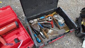 Quantity of tools & boxes - 6
