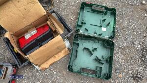 Quantity of tools & boxes - 8