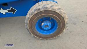 JLG lift - 12