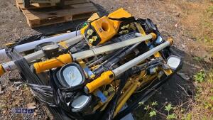 Quantity of 110v worklights - 4