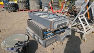 Quantity of metal drawers - 2