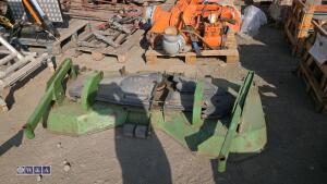 JOHN DEERE outfront mower deck spares - 4