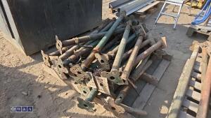 Quantity of acro props (short) - 3