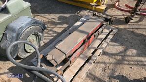 Jacking beam (red) - 4