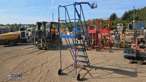 Wheeled steps - 3
